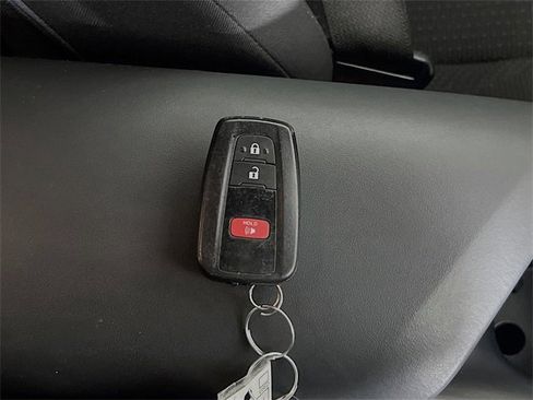 Used 2018 Toyota C-HR XLE image 31