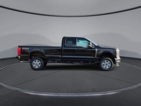 Used 2025 Ford F350 XLT w/ FX4 Off-Road Package image 9