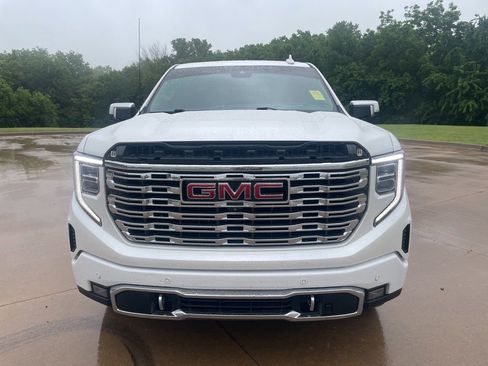 Used 2024 GMC Sierra 1500 Denali AWD/4WD image 2