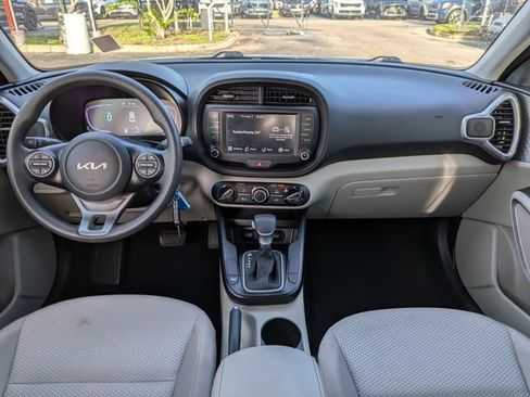 Certified 2025 Kia Soul LX w/ LX Technology Package FWD image 15