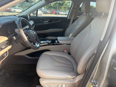 Used 2023 Lincoln Nautilus AWD image 11