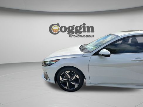 Used 2022 Hyundai Elantra Limited FWD image 30