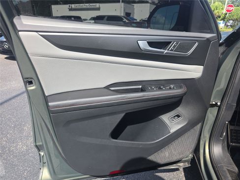 Used 2024 Volkswagen Atlas Peak Edition SEL AWD/4WD image 18