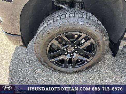Used 2025 Chevrolet Silverado 1500 LT Trail Boss w/ Convenience Package II AWD/4WD image 8