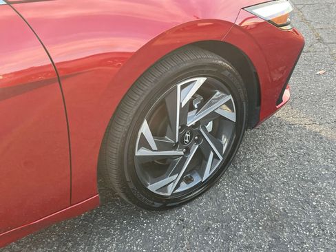 Used 2025 Hyundai Elantra Limited image 33