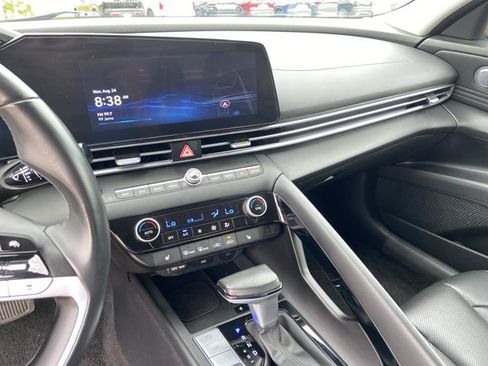 Used 2025 Hyundai Elantra Limited FWD image 23
