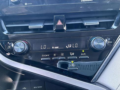 Used 2022 Toyota Camry SE image 34