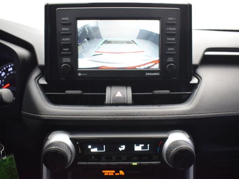 Used 2021 Toyota RAV4 LE FWD image 15