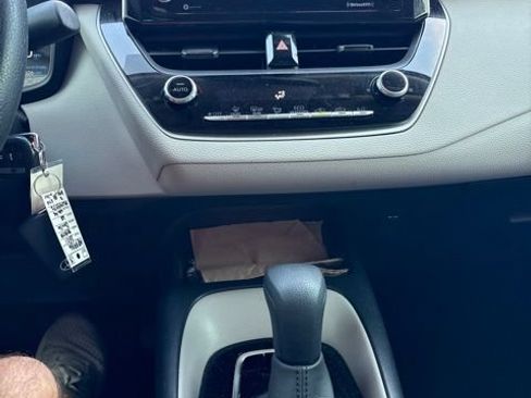 Used 2021 Toyota Corolla LE w/ Carpet Mat Package (TMS) FWD image 9