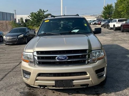 Used 2017 Ford Expedition XLT w/ Equipment Group 201A AWD/4WD image 2