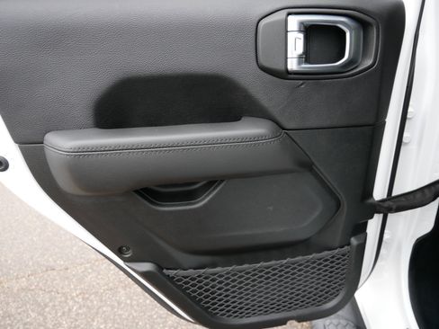 Used 2021 Jeep Wrangler Unlimited Sahara image 14