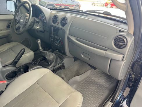 Used 2005 Jeep Liberty Renegade w/ Luxury Group AWD/4WD image 29
