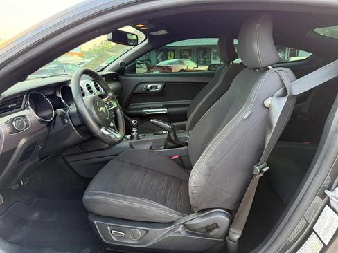 Used 2017 Ford Mustang GT RWD image 19