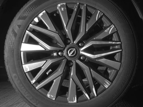 Used 2024 Nissan Altima 2.5 SV FWD image 18