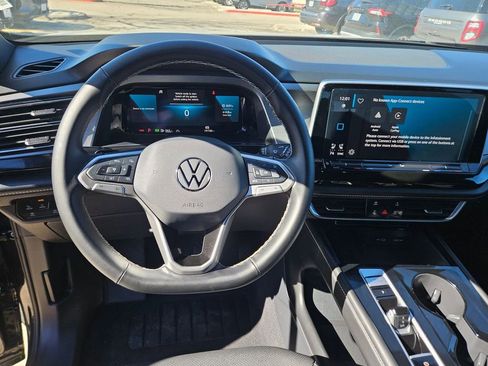 Used 2025 Volkswagen Atlas Cross Sport SE image 16