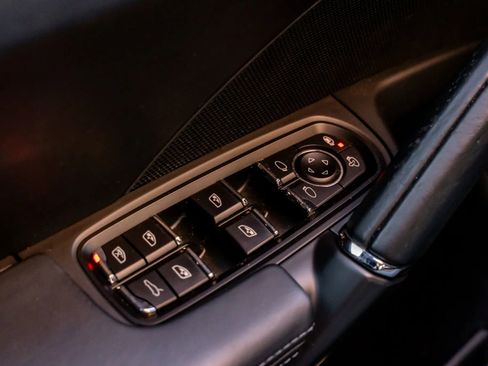 Used 2015 Porsche Cayenne Turbo image 24