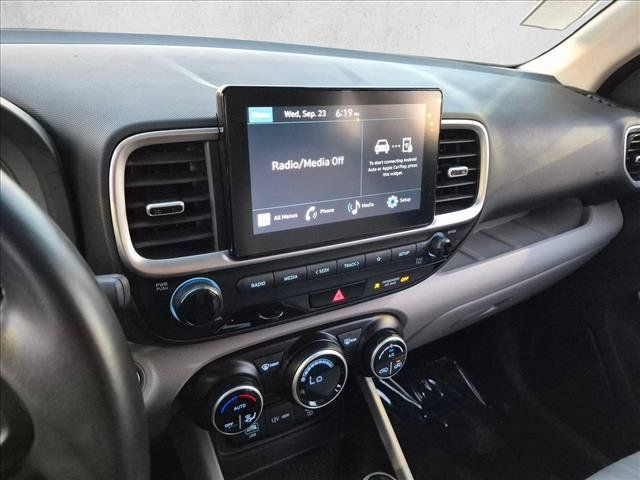 Used 2025 Hyundai Venue SEL FWD image 19