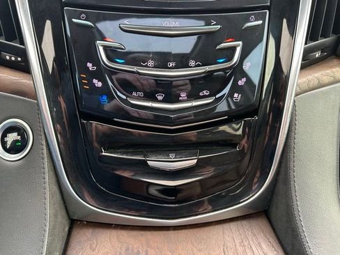 Used 2019 Cadillac Escalade Luxury AWD/4WD image 35