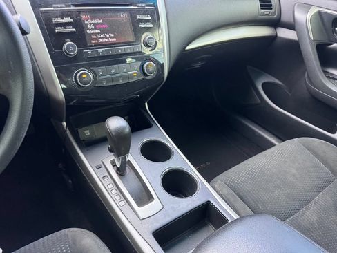 Used 2015 Nissan Altima 2.5 S w/ Special Edition Package FWD image 32