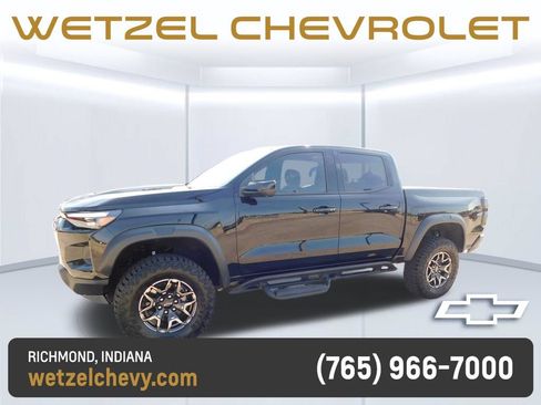 Used 2025 Chevrolet Colorado ZR2 w/ Technology Package AWD/4WD image 11
