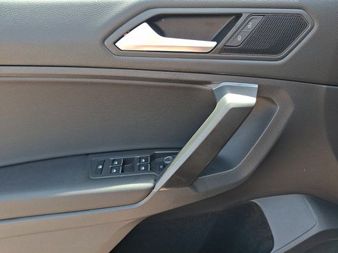 Used 2021 Volkswagen Tiguan SE w/ Panoramic Sunroof Package AWD/4WD image 13
