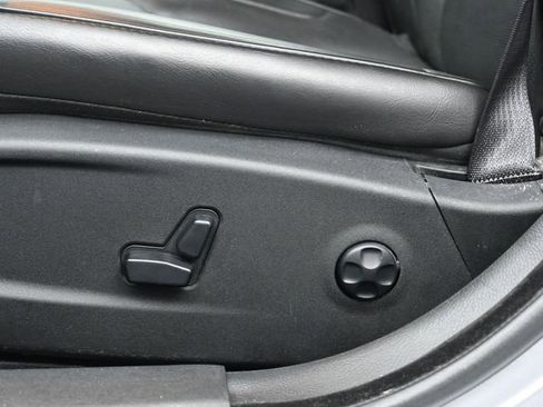 Used 2018 Chrysler 300 Limited w/ Safetytec Plus Group image 11