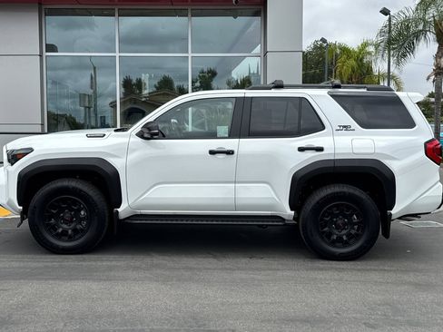 Certified 2025 Toyota 4Runner TRD Off-Road Premium AWD/4WD image 8