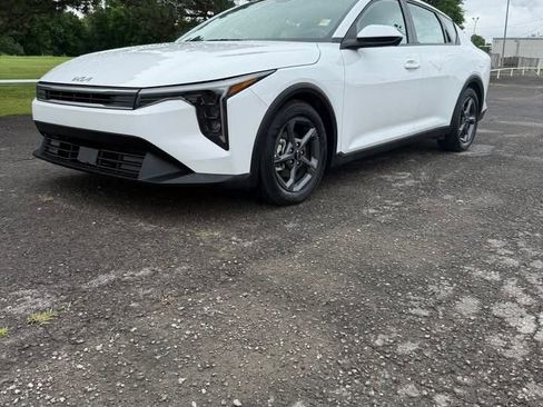 Used 2025 Kia K4 FWD image 1