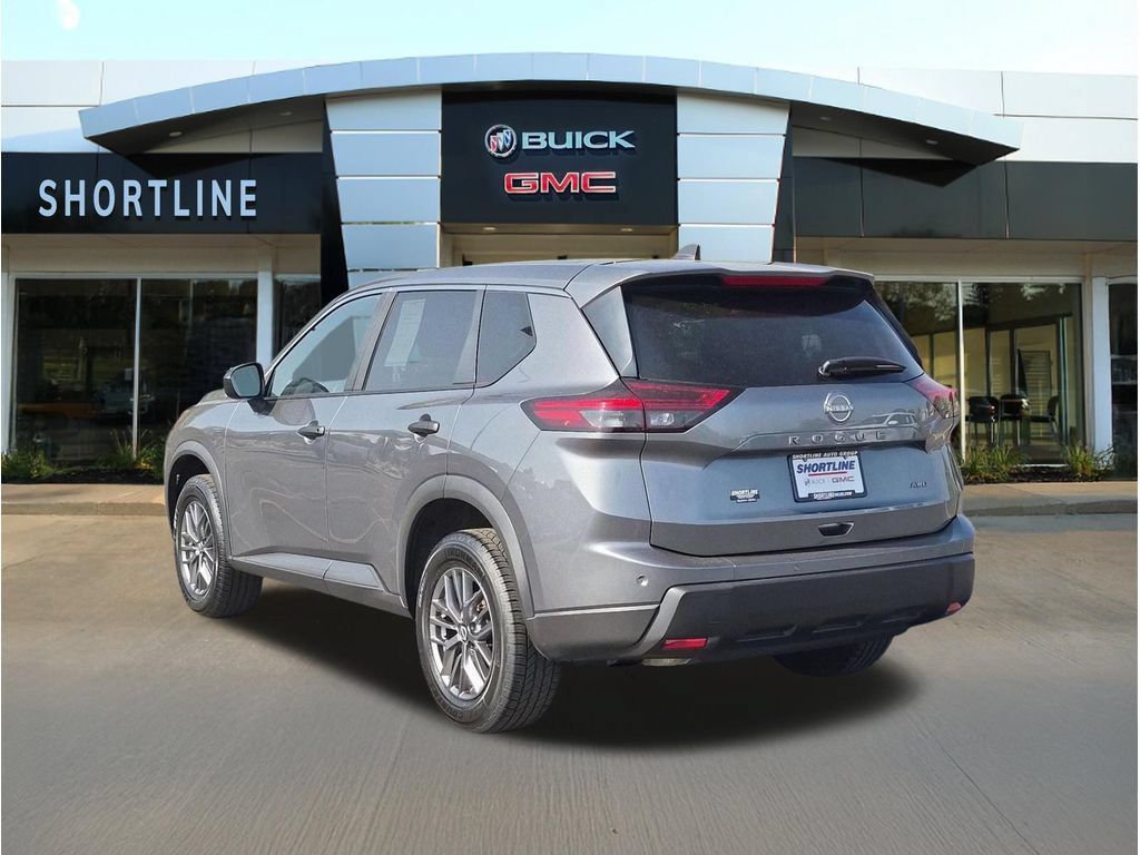 Used 2024 Nissan Rogue S AWD/4WD image 5