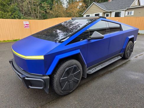 Used 2024 Tesla Cybertruck AWD Crew Cab image 3