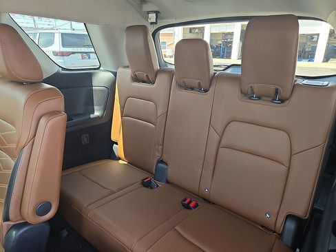 Used 2023 Nissan Pathfinder Platinum AWD/4WD image 11