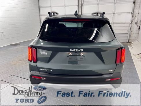 Used 2023 Kia Sorento SX Prestige image 6