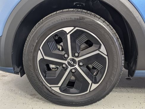 Used 2023 Kia Niro EX FWD image 8