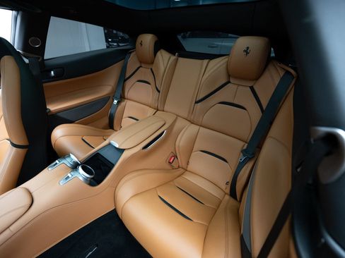 Used 2018 Ferrari GTC4Lusso T RWD image 16