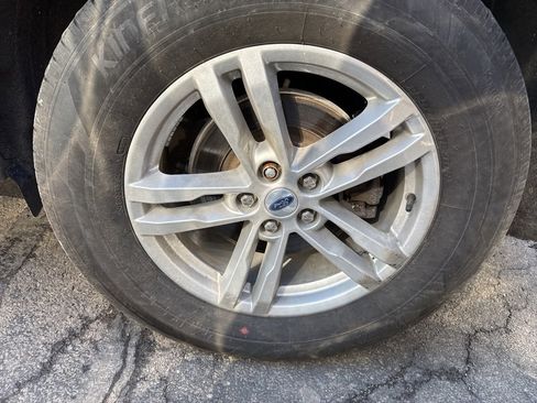 Used 2023 Ford Explorer XLT w/ Equipment Group 202A image 5