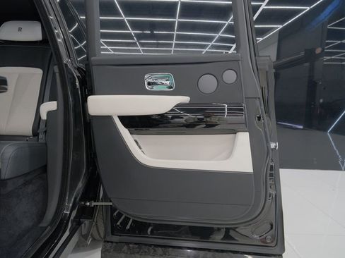 Used 2023 Rolls-Royce Cullinan image 35