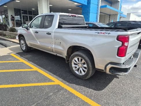 Used 2020 Chevrolet Silverado 1500 Custom w/ Custom Value Package AWD/4WD image 3