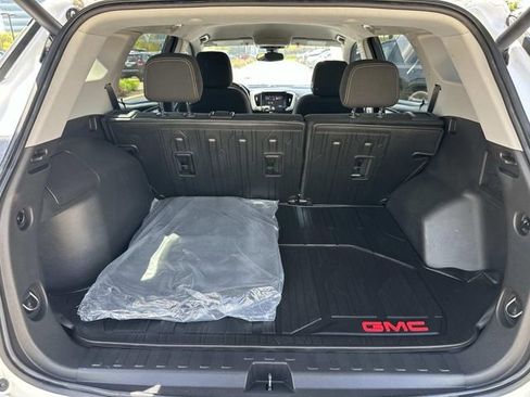 Used 2021 GMC Terrain SLE w/ Driver Convenience Package FWD image 9