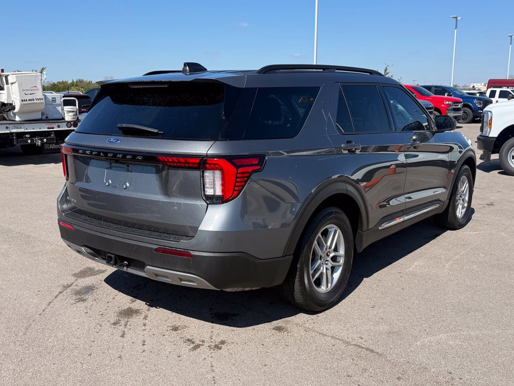 Used 2025 Ford Explorer Active w/ Active Comfort Package RWD image 15