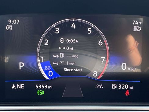 Used 2025 Volkswagen Taos SE w/ Panoramic Sunroof Package FWD image 24