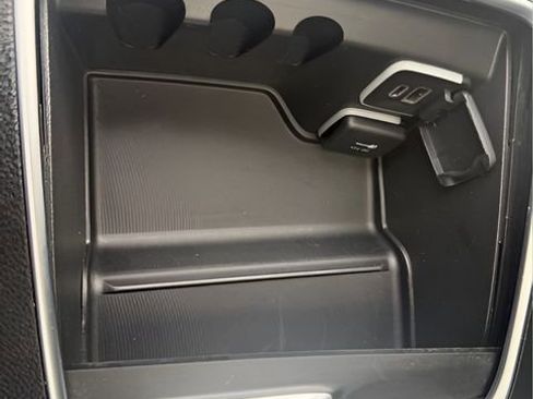 Certified 2024 Chrysler Pacifica Limited image 28