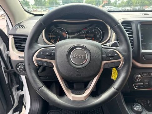 Used 2016 Jeep Cherokee Latitude w/ Cold Weather Group AWD/4WD image 26
