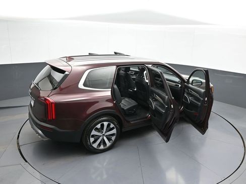 Certified 2022 Kia Telluride EX w/ EX Premium Package FWD image 47