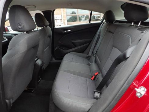 Used 2018 Chevrolet Cruze LT w/ Convenience Package image 11