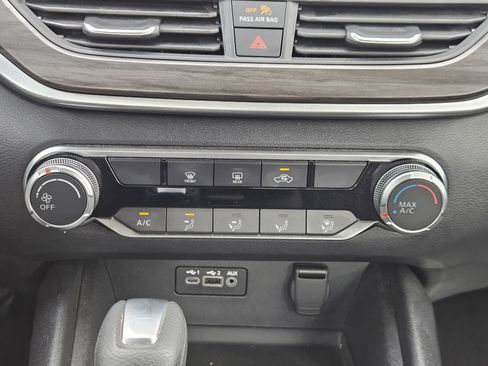 Used 2025 Nissan Altima 2.5 SV FWD image 17