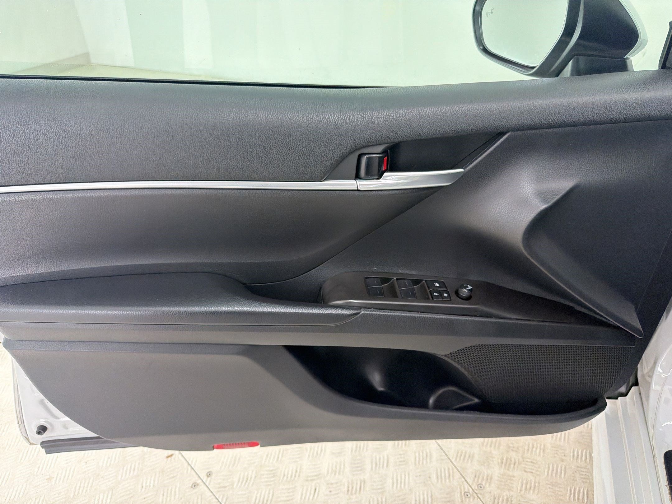 Used 2023 Toyota Camry SE FWD image 13