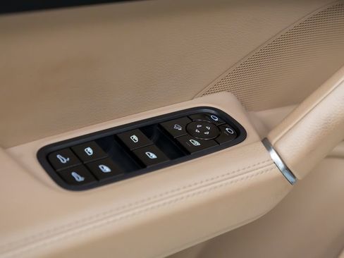 Certified 2021 Porsche Cayenne image 23