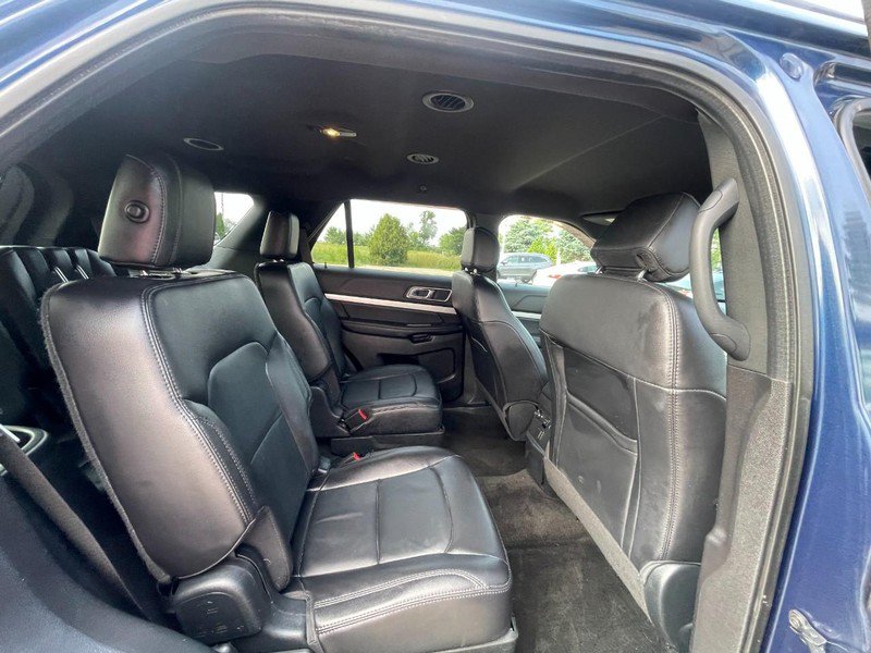 Used 2017 Ford Explorer XLT w/ Equipment Group 202A AWD/4WD image 4
