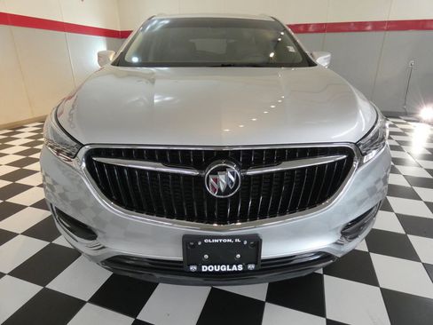 Used 2021 Buick Enclave Essence FWD image 2