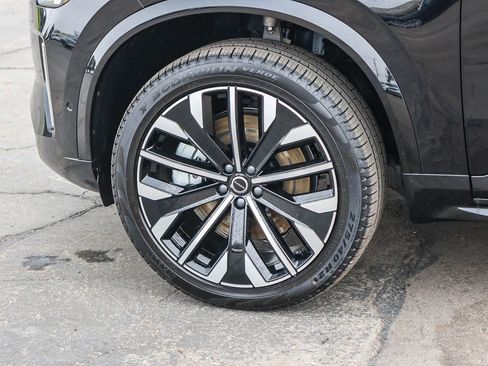 New 2026 Volvo XC90 T8 Plus w/ Protection Package Premier AWD/4WD image 9